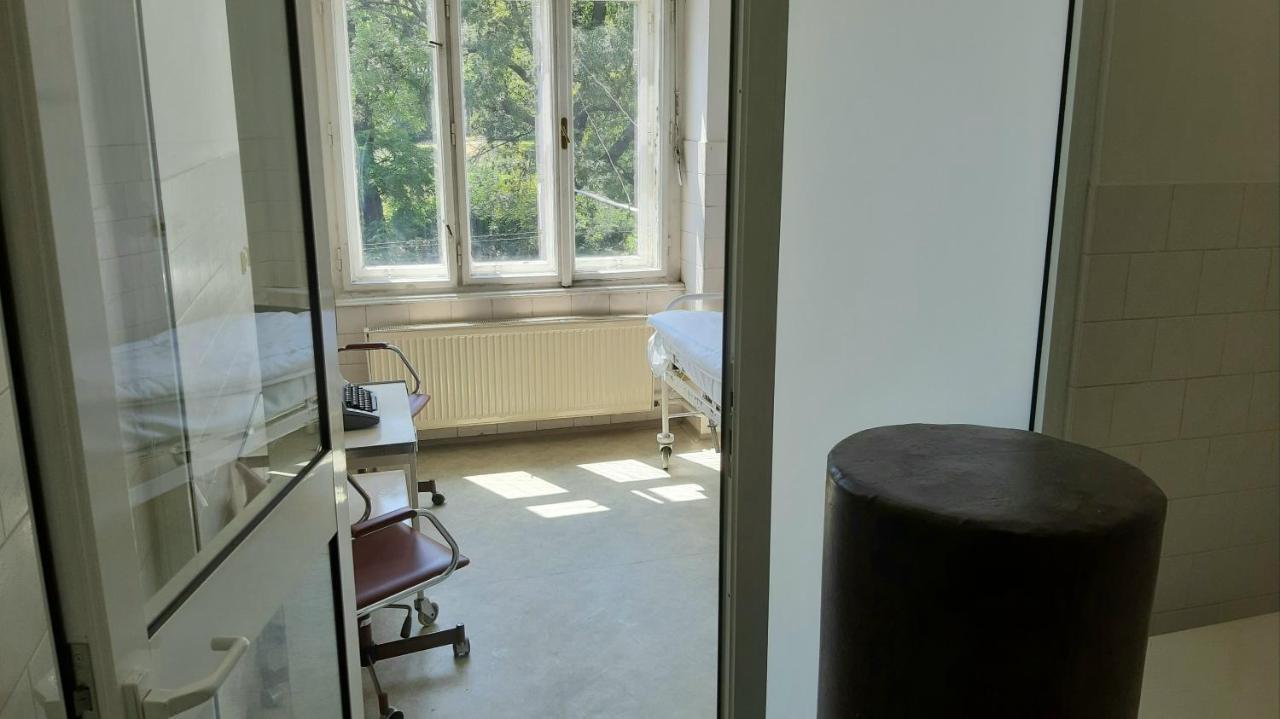 Franz Kafka Spital Hostel Brno Buitenkant foto